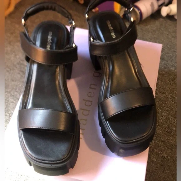madden girl Grandy Women's Platform Sandals BRAND NEW NEVER WORN SZ 7.5 - Picture 6 of 6